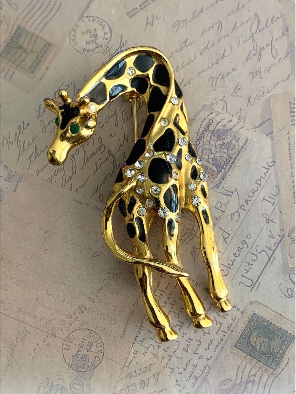 Vintage Charming Gold Giraffe Brooch with Sparkling Rhinestones and Green Eyes